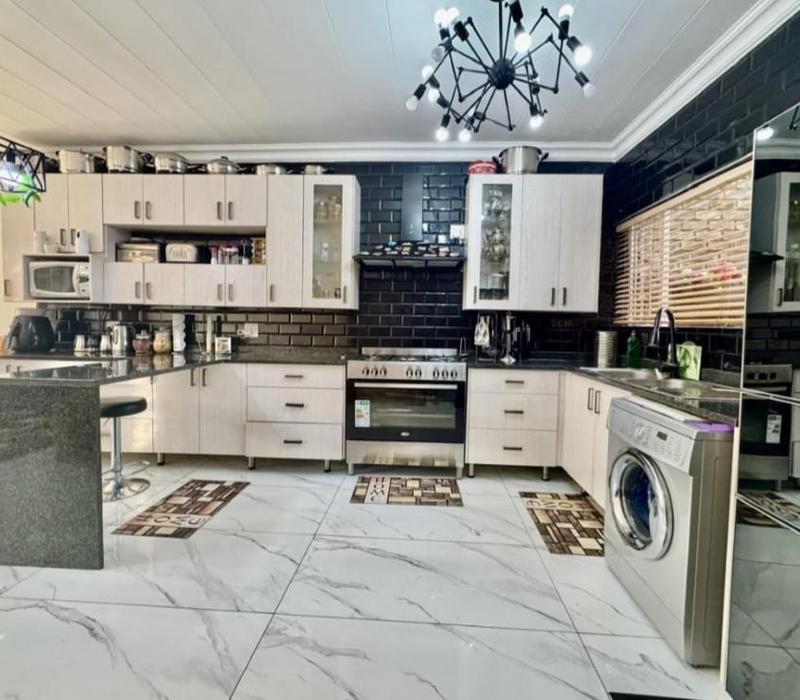 3 Bedroom Property for Sale in Brackendowns Gauteng