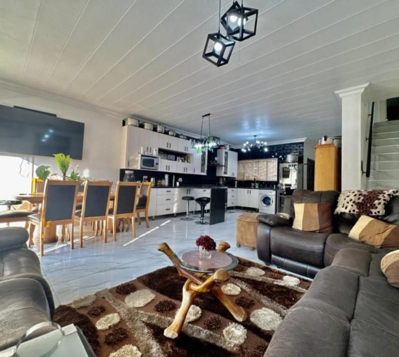 3 Bedroom Property for Sale in Brackendowns Gauteng