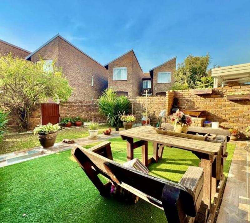 3 Bedroom Property for Sale in Brackendowns Gauteng