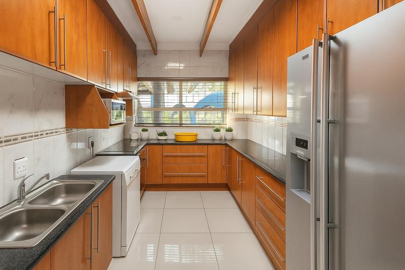 5 Bedroom Property for Sale in Wierda Park Gauteng
