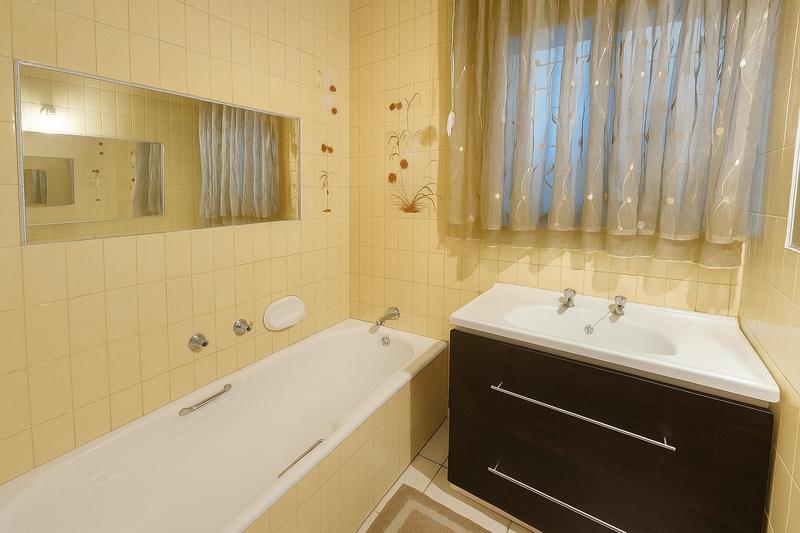 5 Bedroom Property for Sale in Wierda Park Gauteng