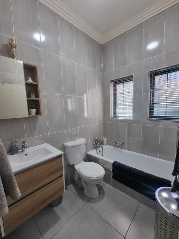 5 Bedroom Property for Sale in Vaalview Gauteng