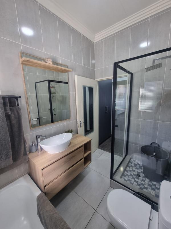 5 Bedroom Property for Sale in Vaalview Gauteng
