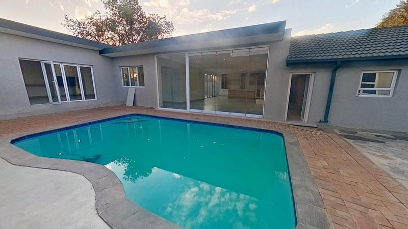 5 Bedroom Property for Sale in Wierda Park Gauteng