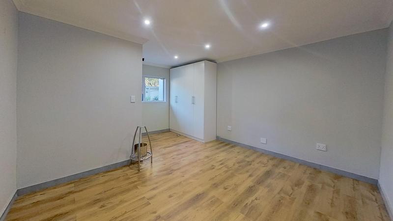 5 Bedroom Property for Sale in Wierda Park Gauteng