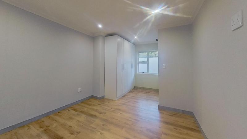 5 Bedroom Property for Sale in Wierda Park Gauteng