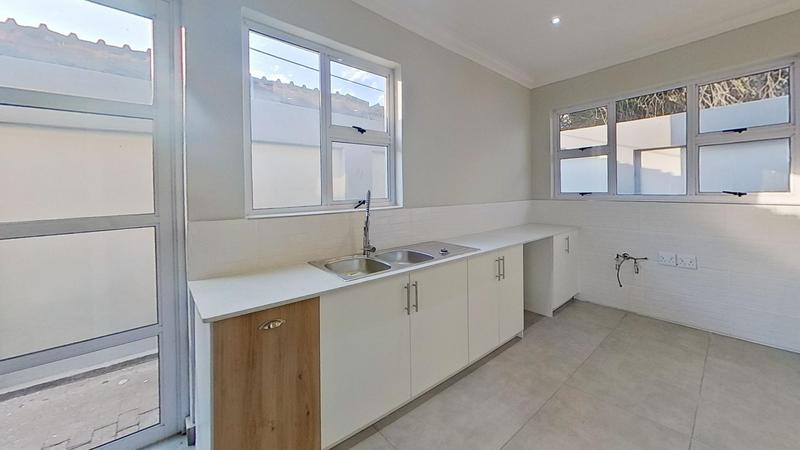 5 Bedroom Property for Sale in Wierda Park Gauteng