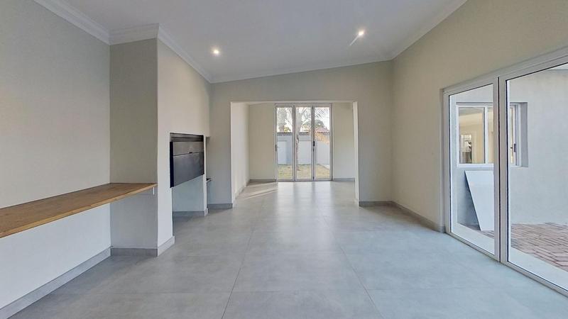 5 Bedroom Property for Sale in Wierda Park Gauteng