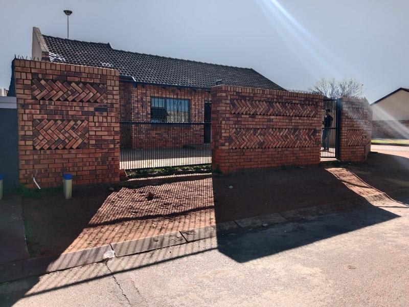 2 Bedroom Property for Sale in Mabuya Park Gauteng