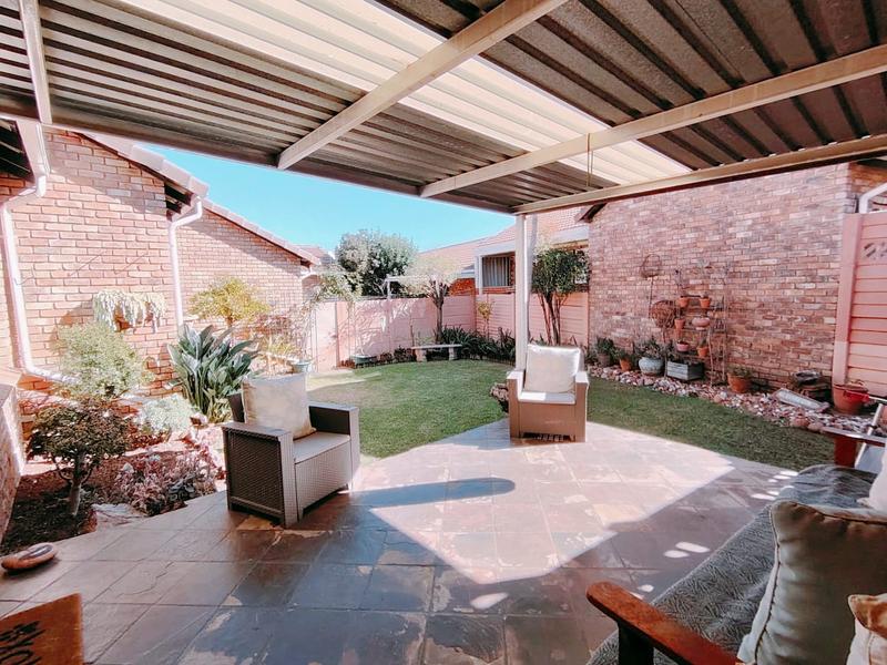 2 Bedroom Property for Sale in Eldoraigne Gauteng