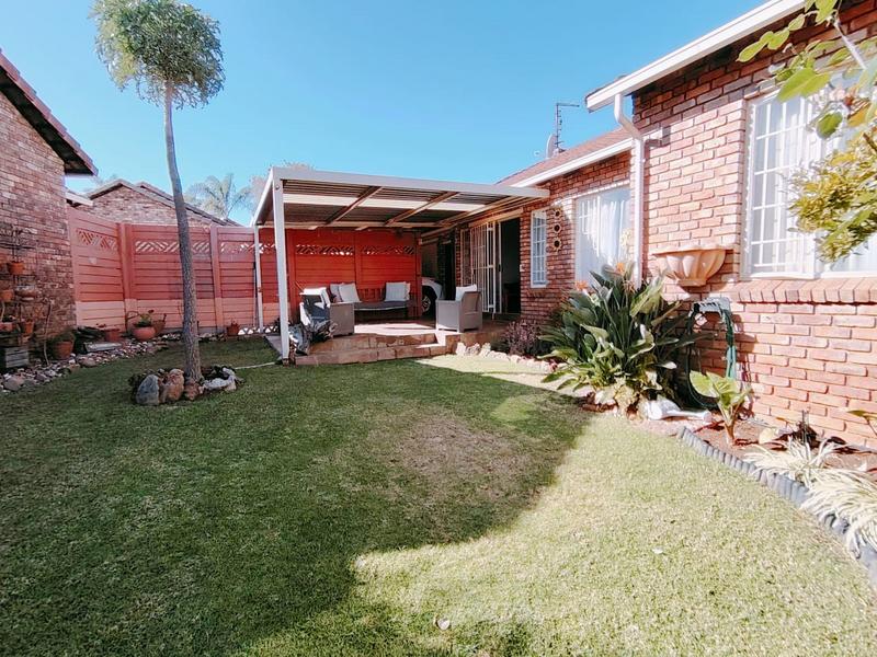 2 Bedroom Property for Sale in Eldoraigne Gauteng