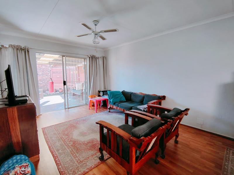 2 Bedroom Property for Sale in Eldoraigne Gauteng