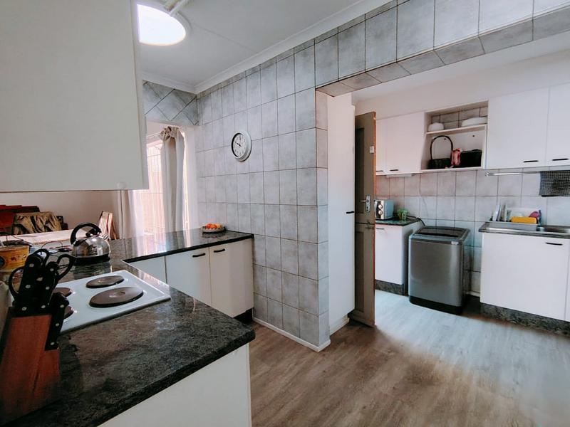 2 Bedroom Property for Sale in Eldoraigne Gauteng