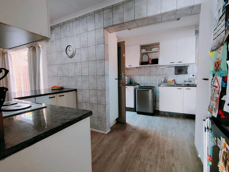 2 Bedroom Property for Sale in Eldoraigne Gauteng