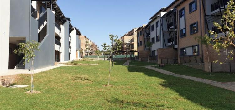 To Let 2 Bedroom Property for Rent in Waterfall Gauteng