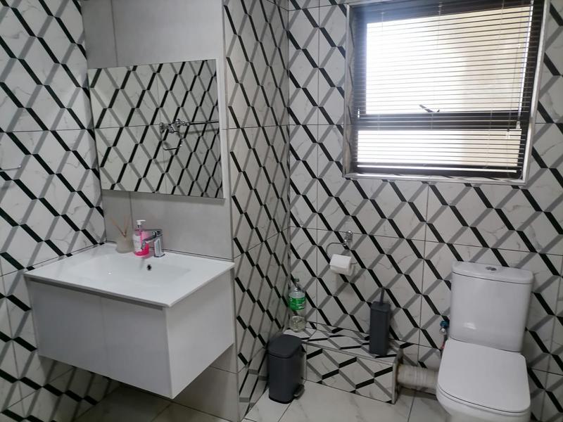 1 Bedroom Property for Sale in Noordwyk Gauteng