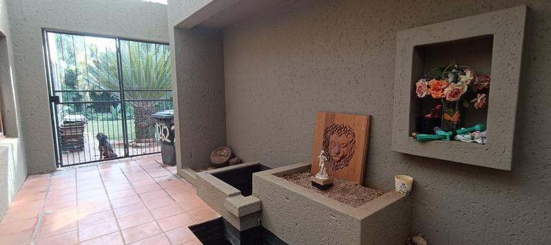 5 Bedroom Property for Sale in Sinoville Gauteng