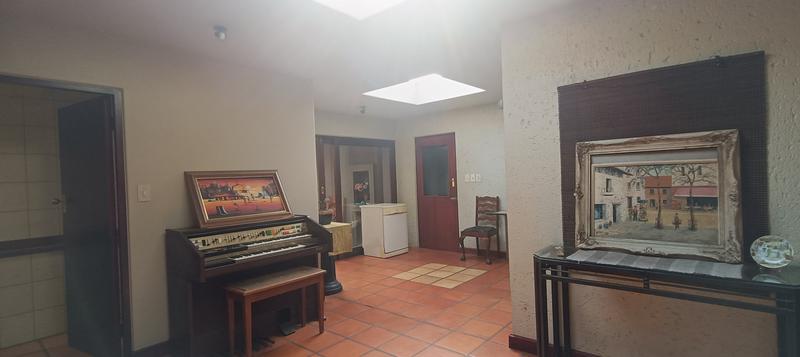 5 Bedroom Property for Sale in Sinoville Gauteng
