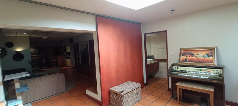 5 Bedroom Property for Sale in Sinoville Gauteng