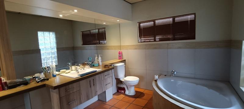 5 Bedroom Property for Sale in Sinoville Gauteng