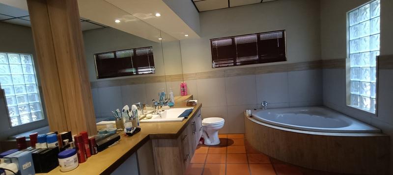 5 Bedroom Property for Sale in Sinoville Gauteng