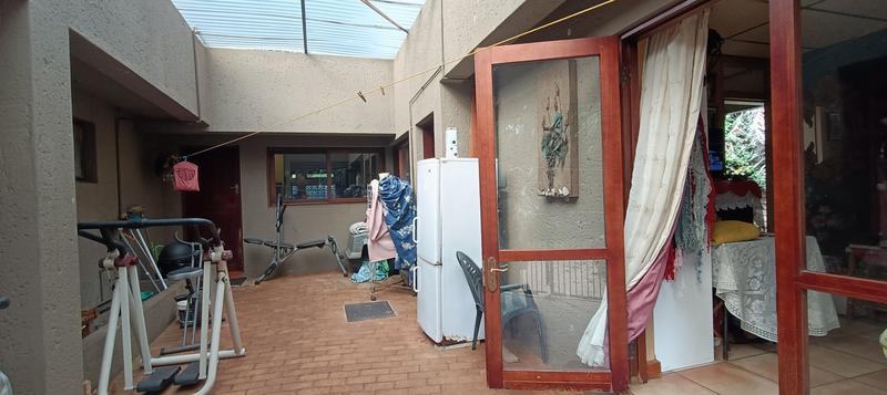 5 Bedroom Property for Sale in Sinoville Gauteng