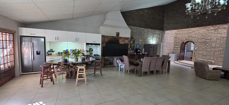 4 Bedroom Property for Sale in Buyscelia Gauteng