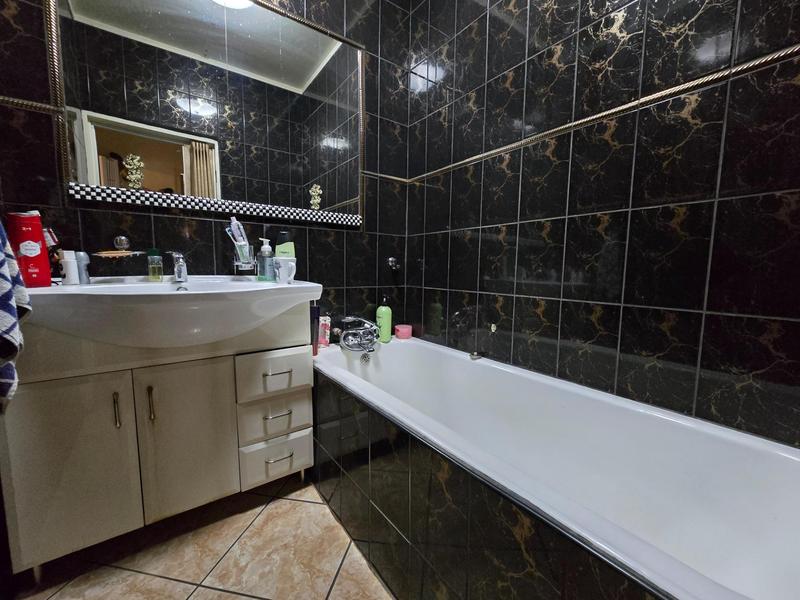 4 Bedroom Property for Sale in Vanderbijlpark CW Gauteng
