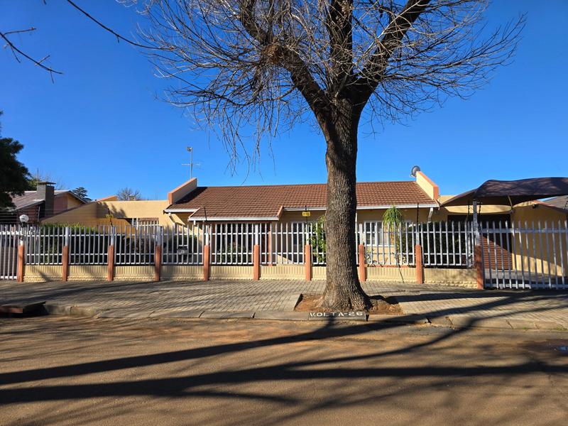 4 Bedroom Property for Sale in Vanderbijlpark CW Gauteng
