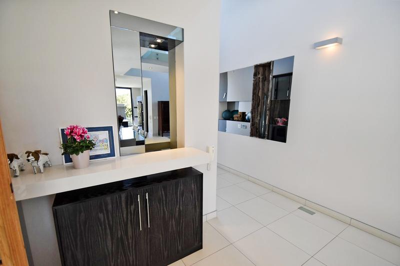 4 Bedroom Property for Sale in Benmore Gardens Gauteng