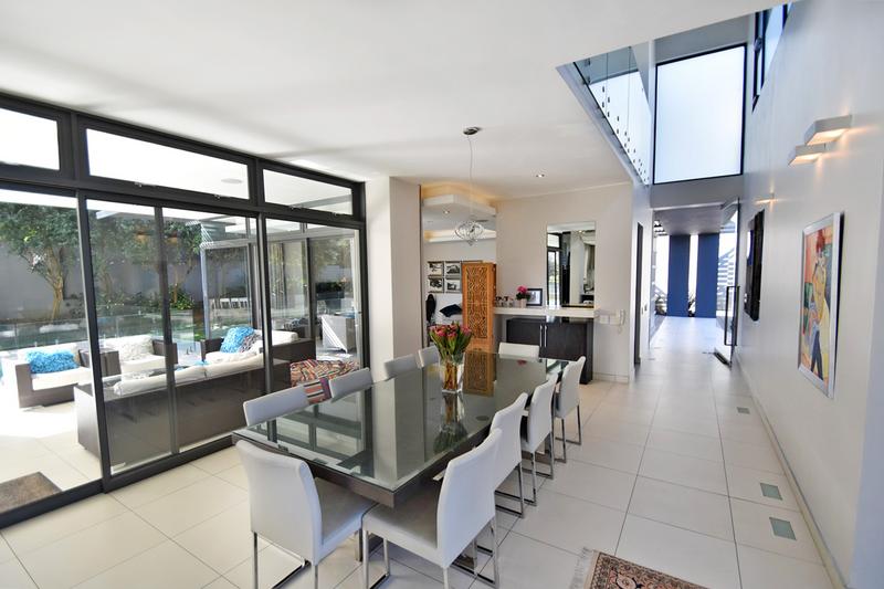 4 Bedroom Property for Sale in Benmore Gardens Gauteng