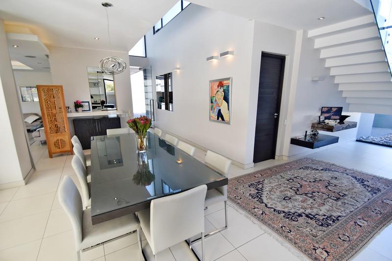 4 Bedroom Property for Sale in Benmore Gardens Gauteng