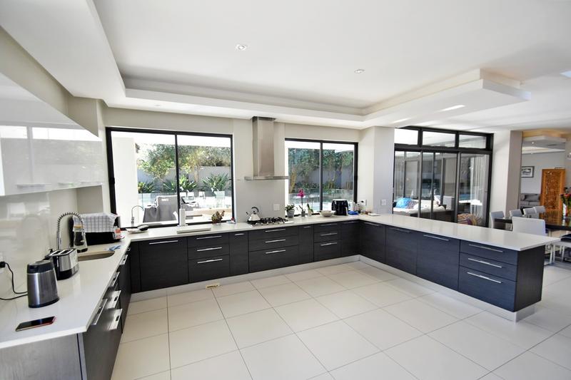 4 Bedroom Property for Sale in Benmore Gardens Gauteng