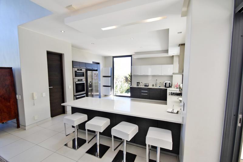 4 Bedroom Property for Sale in Benmore Gardens Gauteng