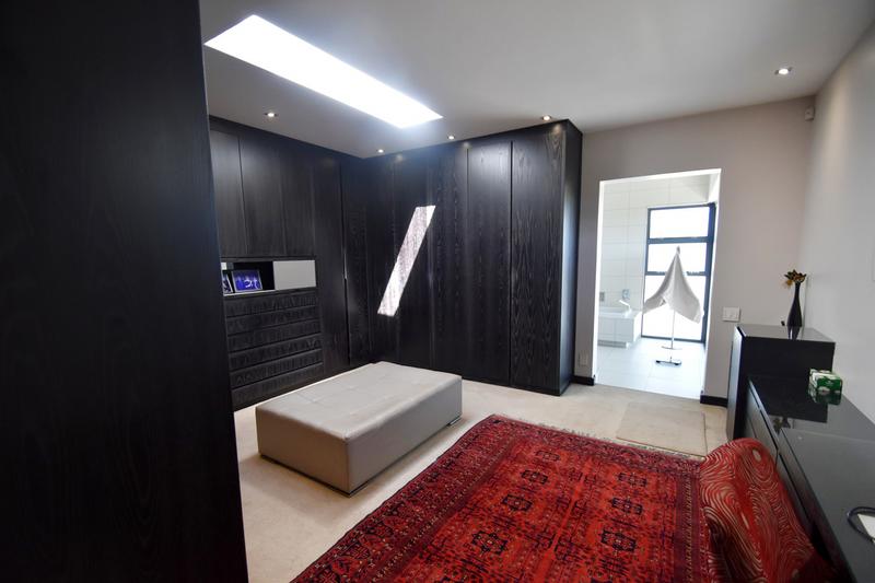 4 Bedroom Property for Sale in Benmore Gardens Gauteng