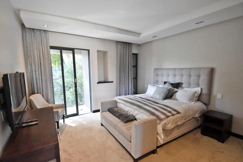 4 Bedroom Property for Sale in Benmore Gardens Gauteng