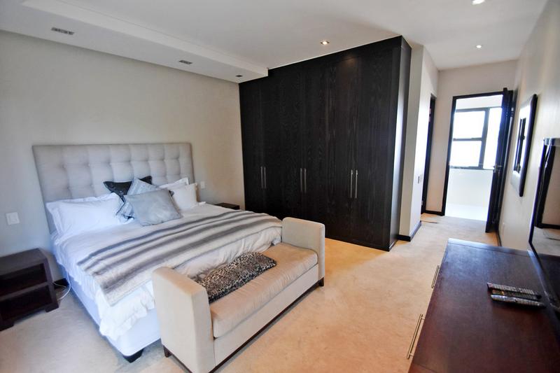 4 Bedroom Property for Sale in Benmore Gardens Gauteng