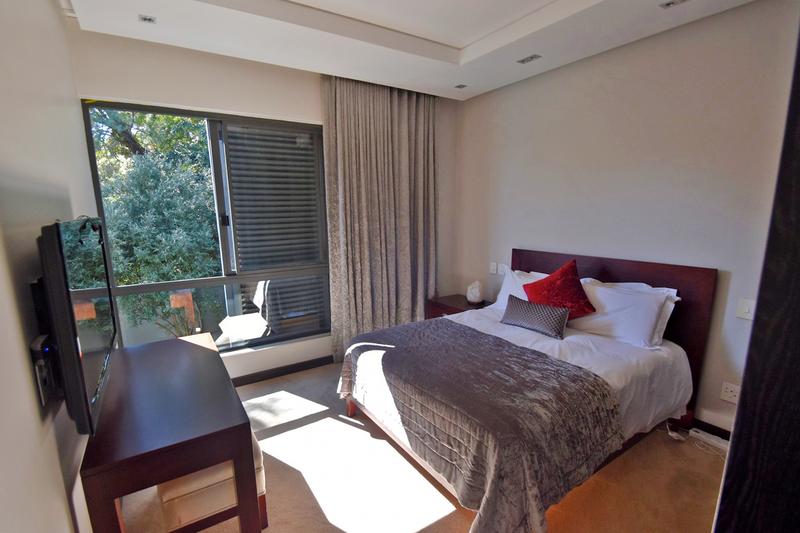 4 Bedroom Property for Sale in Benmore Gardens Gauteng
