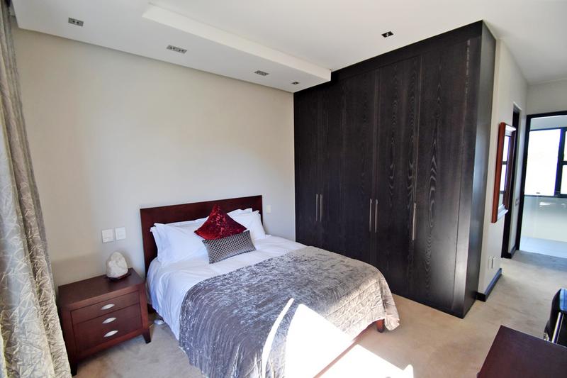 4 Bedroom Property for Sale in Benmore Gardens Gauteng