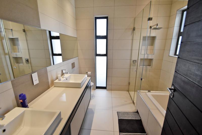 4 Bedroom Property for Sale in Benmore Gardens Gauteng