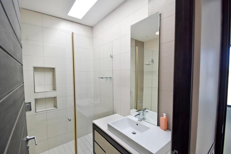 4 Bedroom Property for Sale in Benmore Gardens Gauteng