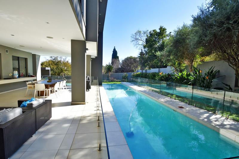 4 Bedroom Property for Sale in Benmore Gardens Gauteng