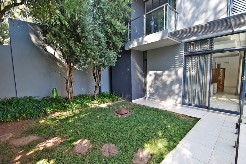 4 Bedroom Property for Sale in Benmore Gardens Gauteng