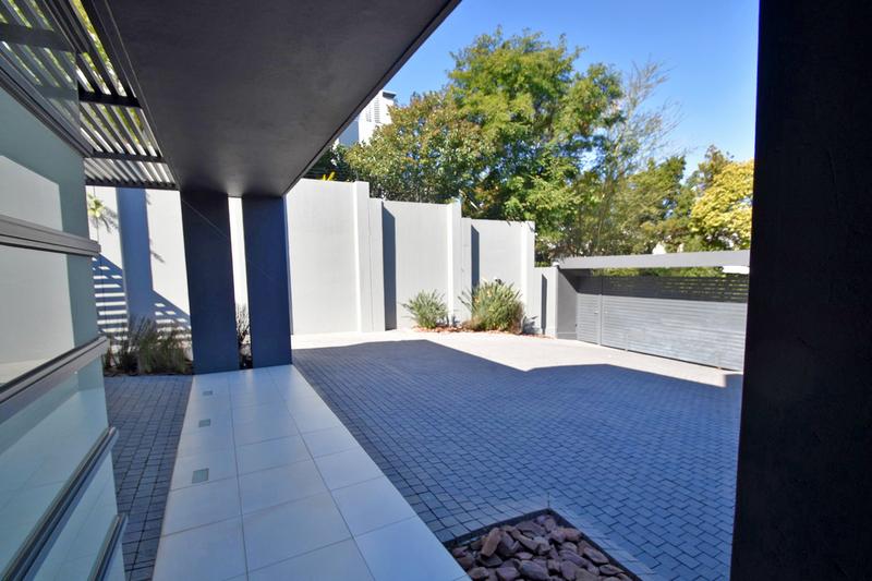 4 Bedroom Property for Sale in Benmore Gardens Gauteng