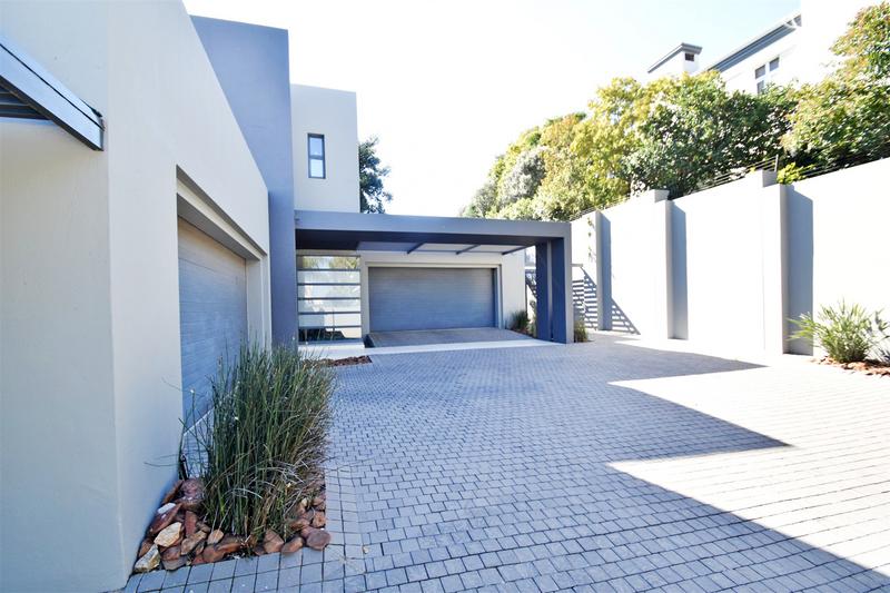 4 Bedroom Property for Sale in Benmore Gardens Gauteng