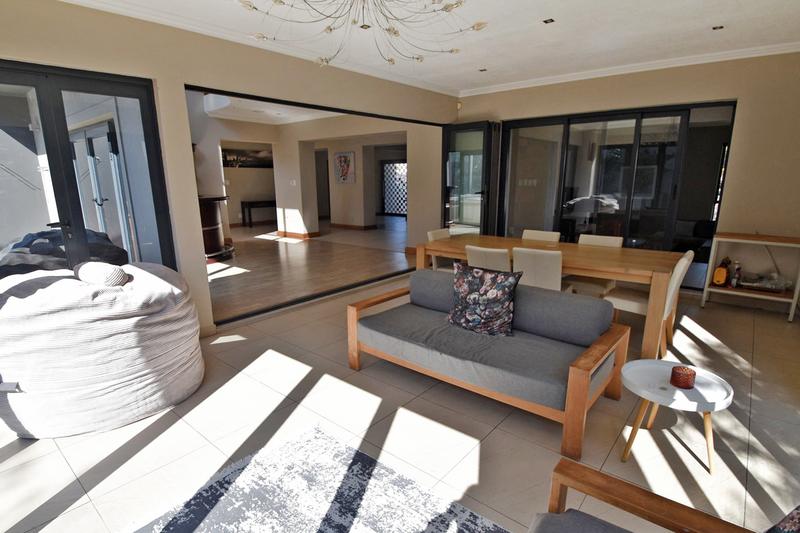 4 Bedroom Property for Sale in Benmore Gardens Gauteng