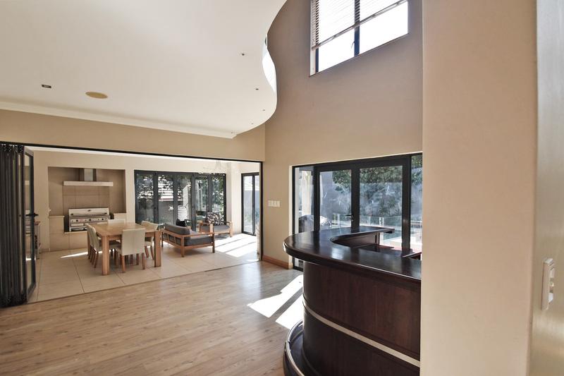 4 Bedroom Property for Sale in Benmore Gardens Gauteng