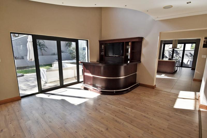 4 Bedroom Property for Sale in Benmore Gardens Gauteng