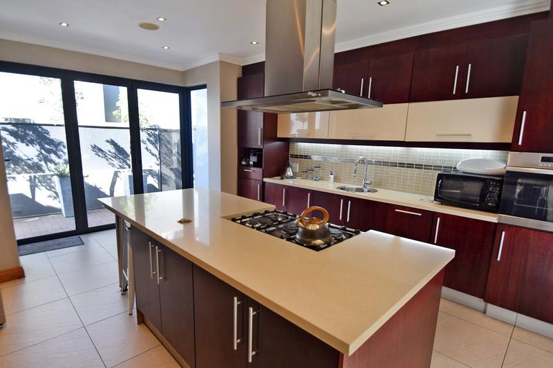 4 Bedroom Property for Sale in Benmore Gardens Gauteng