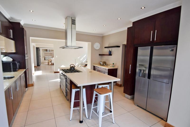 4 Bedroom Property for Sale in Benmore Gardens Gauteng